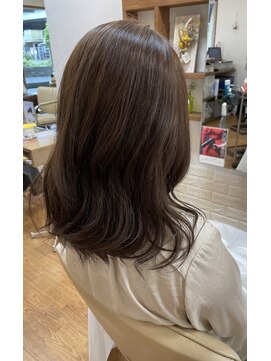 スローリー(slowly) 【slowly】巻き髪ミディアム