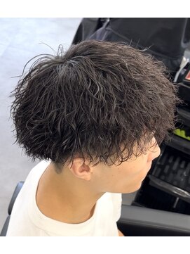 ノイセル 心斎橋(Noisyle) ツイストスパイラルパーマ×前下がりマッシュ×ツーブロ×無造作