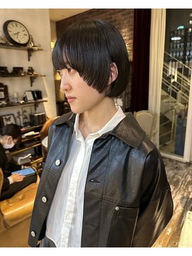 トレンチ(TRENCH) ボブルフ　黒髪　マッシュボブ