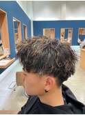 ツイストスパイラルパーマ×メッシュハイライト