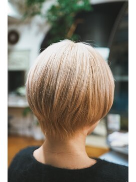 オブヘアーギンザ(Of HAIR GINZA) ペールベージュ×グラボブショート