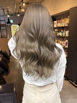 サニー 渋谷(SUNNY) ハイトーンカラー、ミルクティーアッシュ、レイヤー、ブリーチ