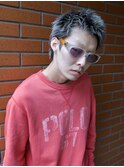 ホワイトブロンド　刈り上げショート　グレー