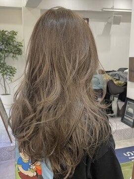 ルイ(ROUIS produced by LUCK 津田沼) ROUIS 津田沼 レイヤー/白髪ぼかし/ブリーチ