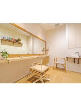 お子様連れでも周りを気にせず寛げる個室あり!お子様と一緒に安心して通えるそんな嬉しいサービスをご用意*