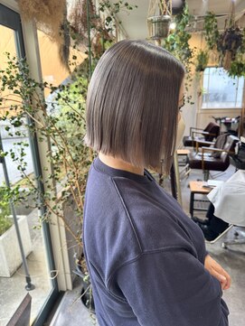 タオ(tao) グレージュぱつボブ