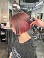 コワファースト長崎シャンプーボーイ 2nd(COIFF1RST 長崎 SHAMPOO BOY)&nbsp;長崎ハイトーンボブ インナー ピンク かんこく