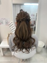 ホワイト(White)&nbsp;タイトめハーフアップ♪