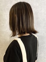 イール(iIIL)&nbsp;【iIIL hair lounge】大人ハイライト　外ハネスタイル