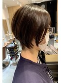 シャープなショートボブ_海浜幕張