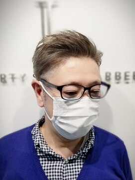 リバティシェアバーバー 銀座(LIBERTY SHARE BARBER) 【ダンディメンズ】サイドパートツーブロックスタイル