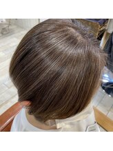 [　脱白髪染めハイライト　]という新しいグレイカラー　