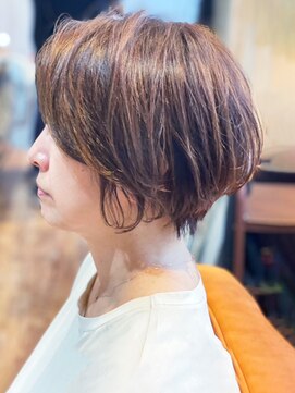 カミビトグロウ(kamibito glow) 髪質改善前下がりショートアッシュブラウン脱白髪染めハイライト