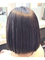 エノモト(ENOMOTO)&nbsp;ダークグレージュ美シルエット横顔美人ツヤ髪ボブスタイル