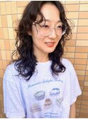 ミディアムのカーリーへア