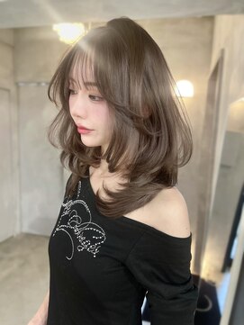 ガラ(GALA) 小顔　レイヤー　クリアベージュ