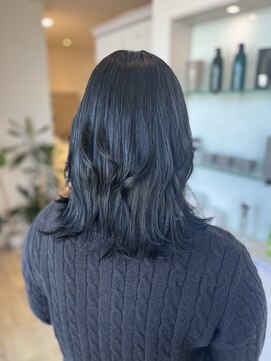 ルシードスタイル　ムースユイット(LUCIDO STYLE mousse8) 透明感ブルーブラック×ゆる巻き仕上げ