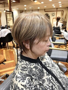 ドゥワドフェパッソ(Doigt de fee passo) 白髪を活かす大人のくびれショート