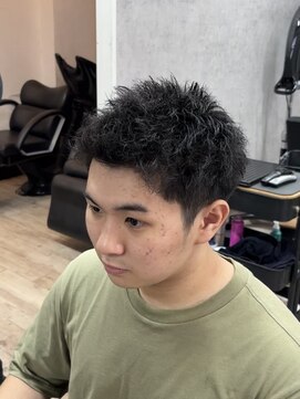アイヴィー 池袋(IVY) ボウズから伸ばしたザクザクスパイキーショート[池袋/メンズ]