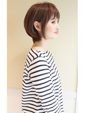 レウナ 外苑前(Reuna) 耳かけ・黒髪アッシュ・小顔ニュアンスショート