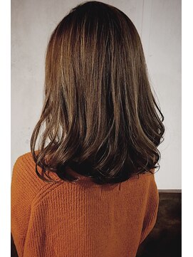 レセ 南柏店(Laissez) マットグレー×ハイライト/白髪ぼかし/セミディ/大人ガーリー