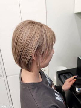 エニフォーイーストハム(Eni for eastham) ミルクティーベージュ/ブリーチカラー/マッシュショート