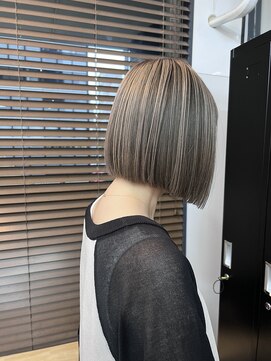 ソエル(Soell) 前下がり ボブ ミルクティー ハイライト ダブルカラー