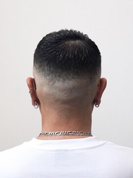 アストロ(ASTRO) クロップスタイル×スキンフェード大人メンズ外国人風ヘア短髪