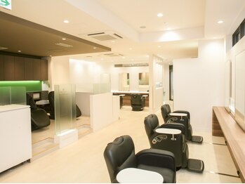 サロンイクエヤマザキ 麻布十番(SALON IKUE YAMAZAKI)の写真/【SALON IKUE YAMAZAKI 】では「髪を傷ませない」を信条に、良質なベルジュバンス薬剤を使用◎