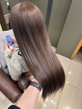 ロアナ 六本木(LOANA ROPPONGI) ハイトーン・髪質改善・縮毛矯正でサラッとまとまるストレート