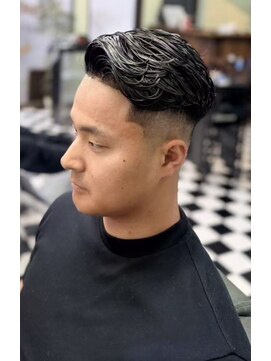 ケーエムシーセントラルルーツ(KMC Central Roots) フェード&カット+眉カット