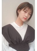 グレージュ　大人かわいい　フェザーバング　マッシュショート