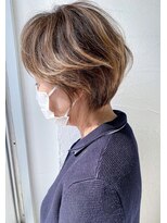 ムーンジェジェ(moon jeje) シザーとレザーで作る♪白髪ぼかしハイライト丸みショートby柴立