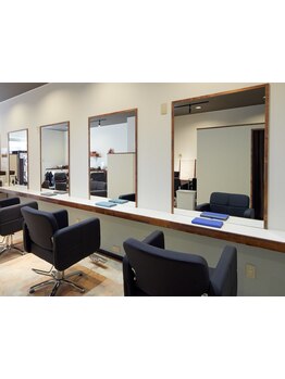 忙しい大人女性も通いやすい◎ゆったりとした過ごしやすい店内で、大人女性の"なりたい"を叶えます。