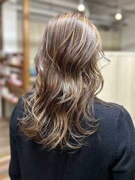 ブリッツバイレボ 船橋(BLITZ by REVO) ナチュラルレイヤー/エアリーロング/美髪/グレージュカラー/船橋