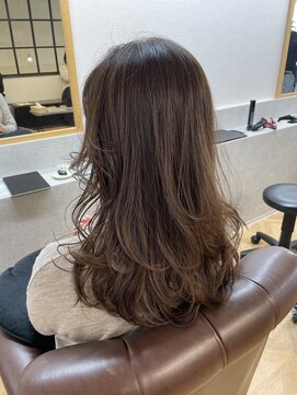 インビテーション(invitation) レイヤースタイルの大人グレージュ