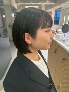 コンティロミー(CONTI ROMMY.) クールショートボブ黒髪パッツンボブ前髪カット20代～50代☆