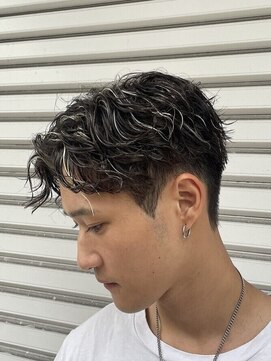 ライズ 綾瀬店(RISE) 外国人風センターパート/スパイラルパーマ/ホワイトメッシュ