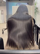 広がらない絶妙バランス★美髪の質感を活かす骨格補正レイヤーカットでトレンド髪に