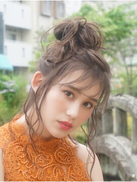 ミジョレ(MIJYORE) シースルーバング×お団子アレンジ