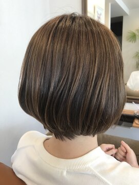 イゾラ(ISOLA) 襟足すっきりなボブ