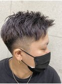 男らしいアッシュグレーにフェードカット