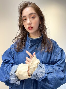 ユーア(yuur.) レイヤーカットにグレージュカラー