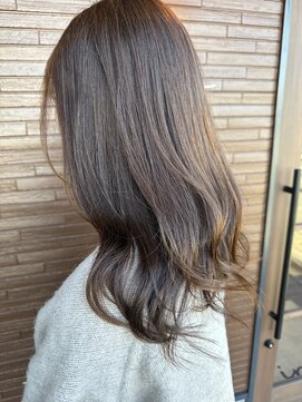 イロハ(iroh) ロングヘア/グレージュカラー/オッジィオット