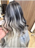 ブラック×ホワイト(前頭ブリーチ)ひろ