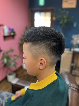 クレイジーバーバー(CRAZY BARBER) ソフトモヒカンフェードカット
