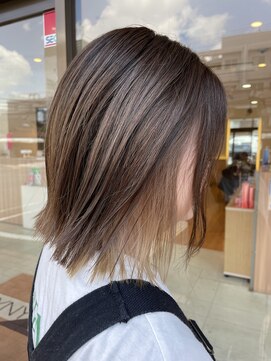 ニューヨークニューヨークマザーズ(NYNY Mothers) 切りっぱなしボブ/イヤリングカラー/透明感ベージュ/外ハネ