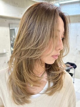 キング 梅田(K!ng) ハイライトカラーミルクティーベージュレイヤーカット