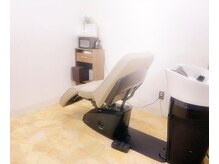 アリー(ALII)の雰囲気（フルフラットなシャンプー台で癒しを提供）