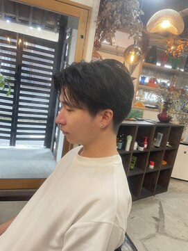 コンセプト(CONCEPT) 短めのセンターパート